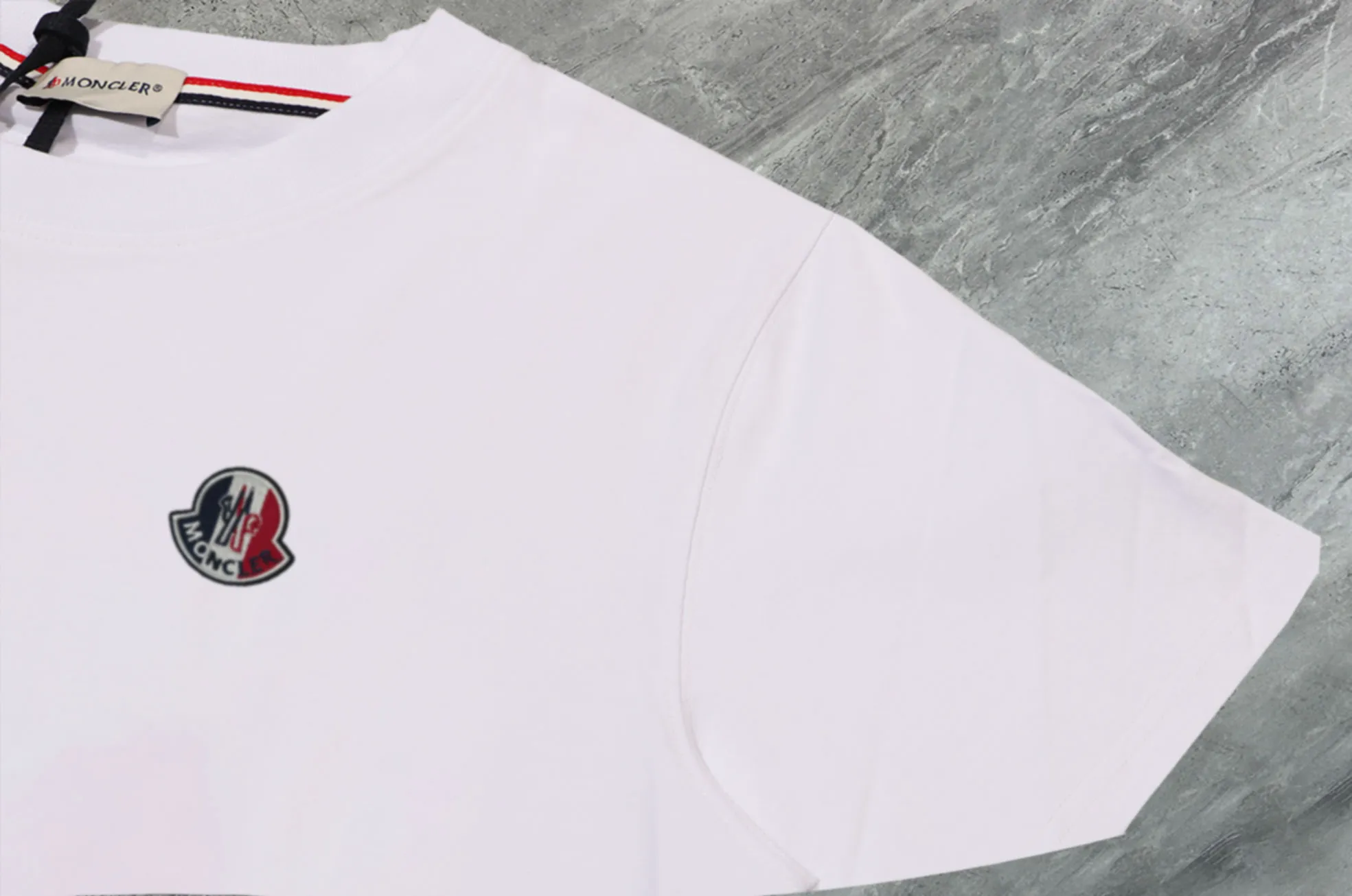 《 》 《Moncler~ 》2025New Arrival Quality T , Versatile Quality ！ ‼ 32 250G ‼ ， ， ， ， T 🤪 Sizes：S-M-L-XL-2XL ：Black，White， Same Style